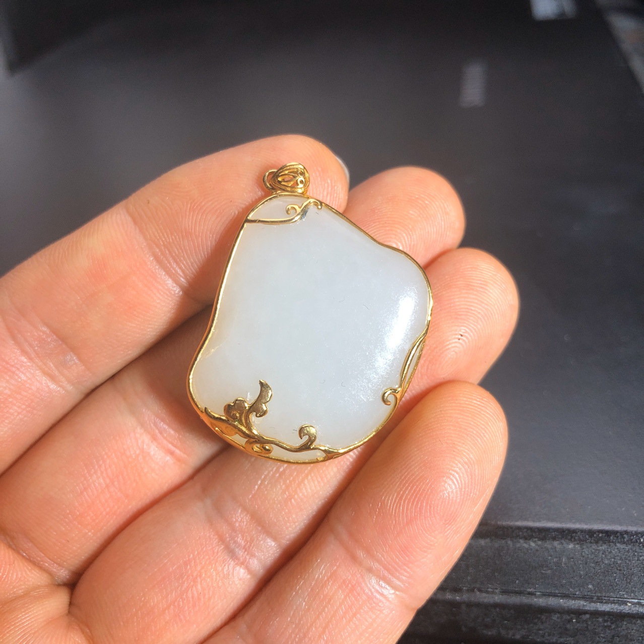 新疆和田玉籽料羊脂玉原皮18k金包镶吊坠工艺品项链厂家一件代发