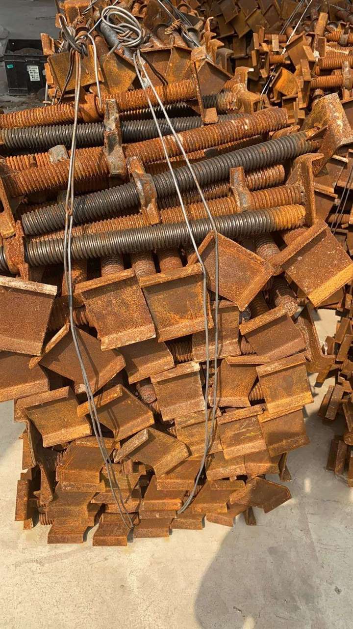 旧油托二手油托桥梁油托大油托临沂36×50建筑脚手架顶托