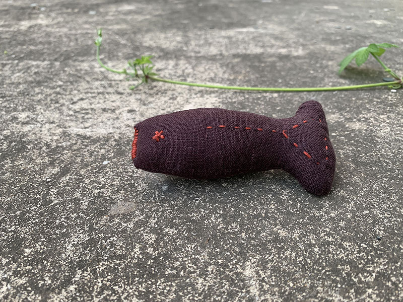 大小姐/原创亚麻纯手工缝制布鱼民族风个性布艺小鱼胸针挂件包饰