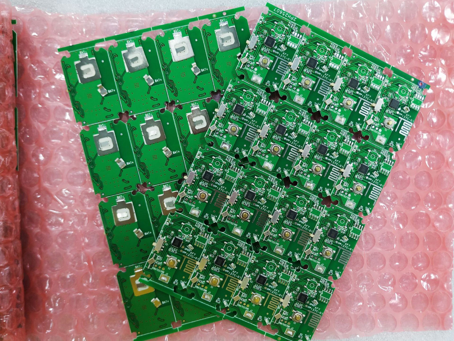 新款蓝牙自拍器智能远程遥控器pcba线路板易兆微方案两键拍照神器