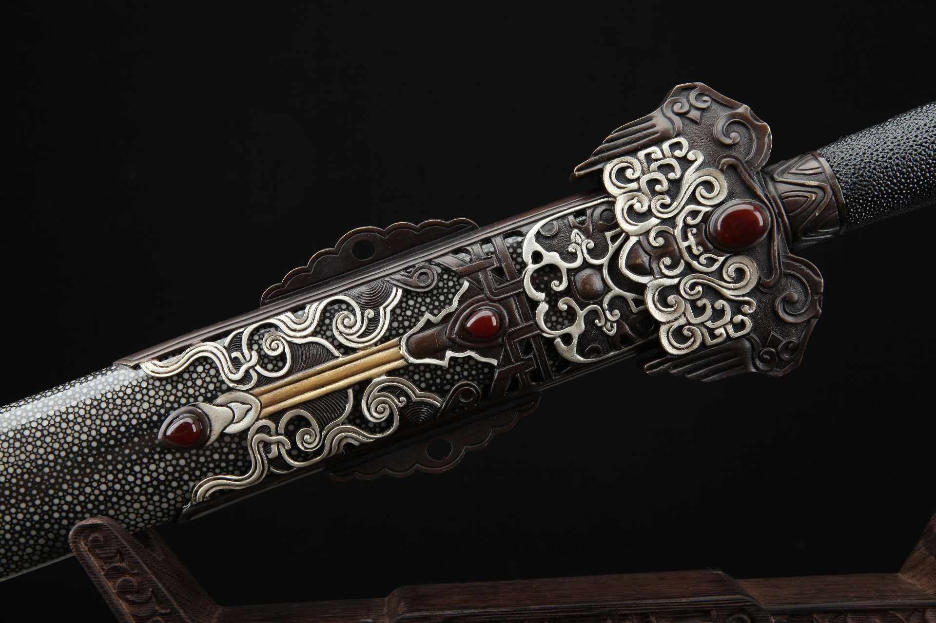 龙泉市刀剑中式复古宝剑一体镂空手工锻打八面花纹钢长剑未开刃