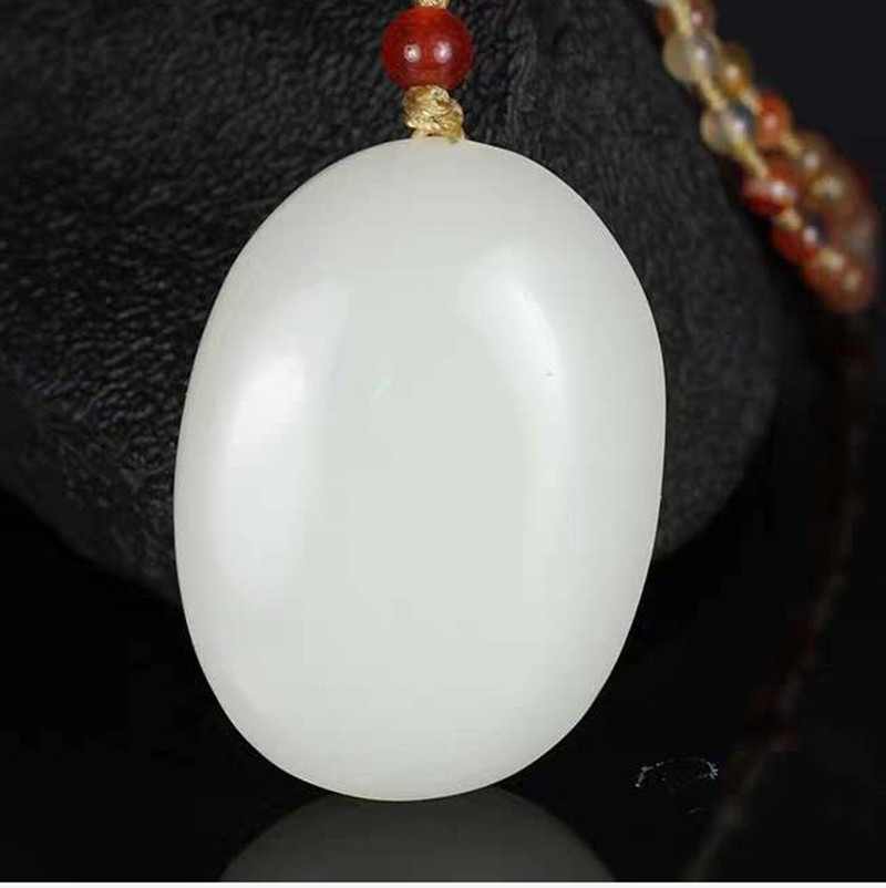 新疆羊脂级白玉开心佛吊坠 白玉外蒙料籽带皮笑佛挂件