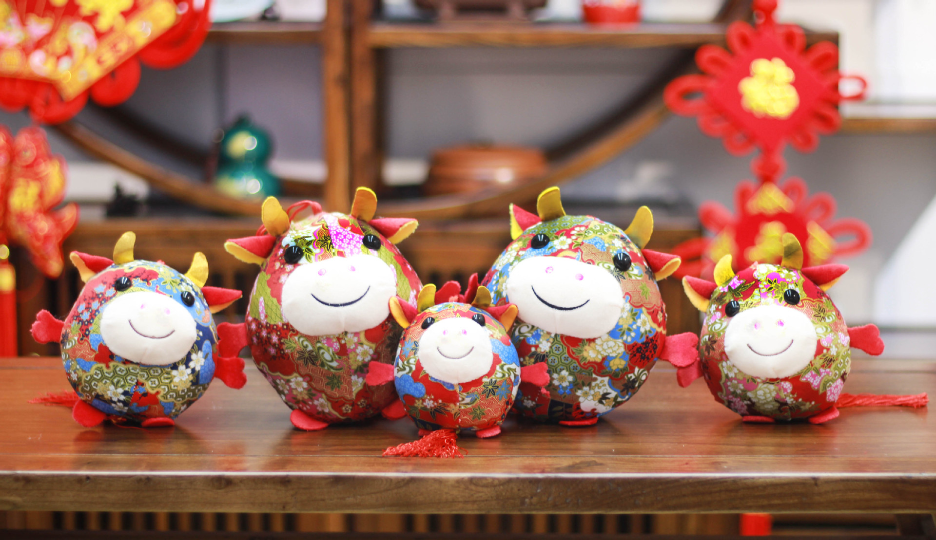 2021牛年吉祥物圆球花布牛公仔喜庆小牛挂件公司年会活动礼品