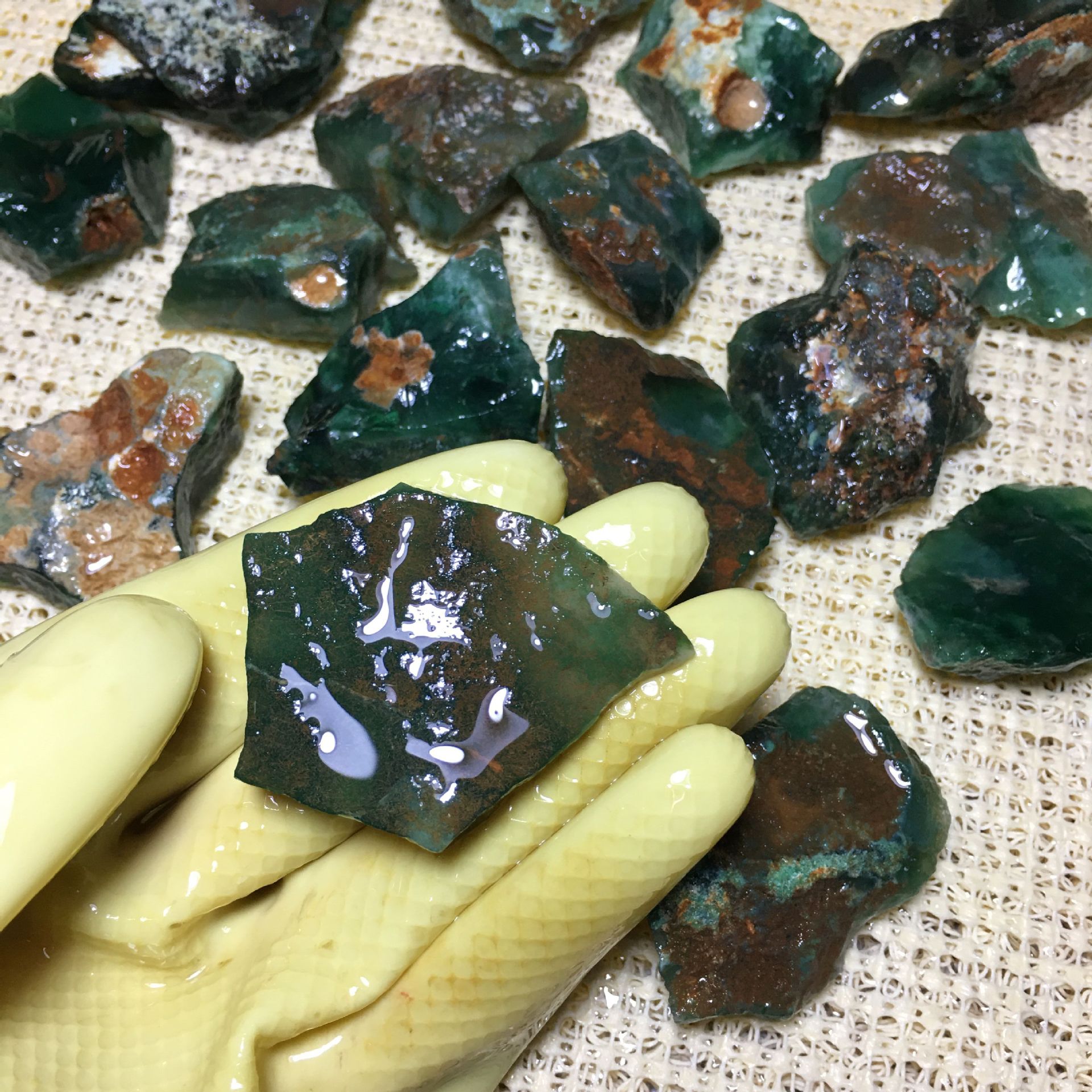 6a玉石翡翠绿宝石莫桑比克冰种绿玉髓原石手链吊坠牌子把件戒面料