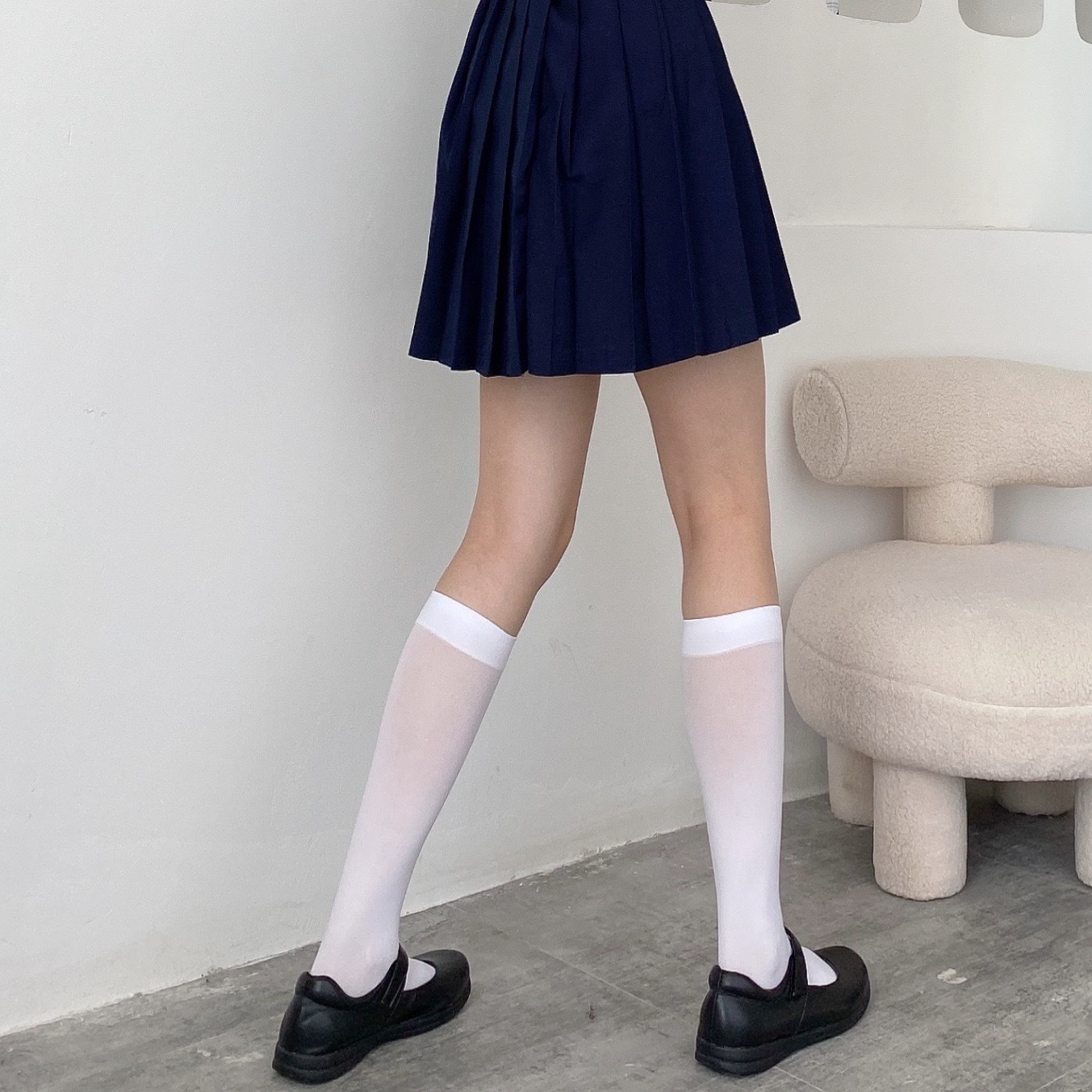 天鹅绒长筒袜jk搭配可长可短ins风小腿袜黑白短袜中筒百搭过膝袜