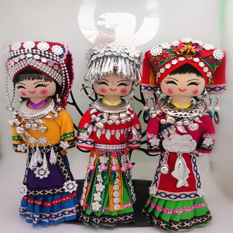 厂家供应少数民族娃娃 木制工艺品苗族公仔摆件 民族纪念品木偶