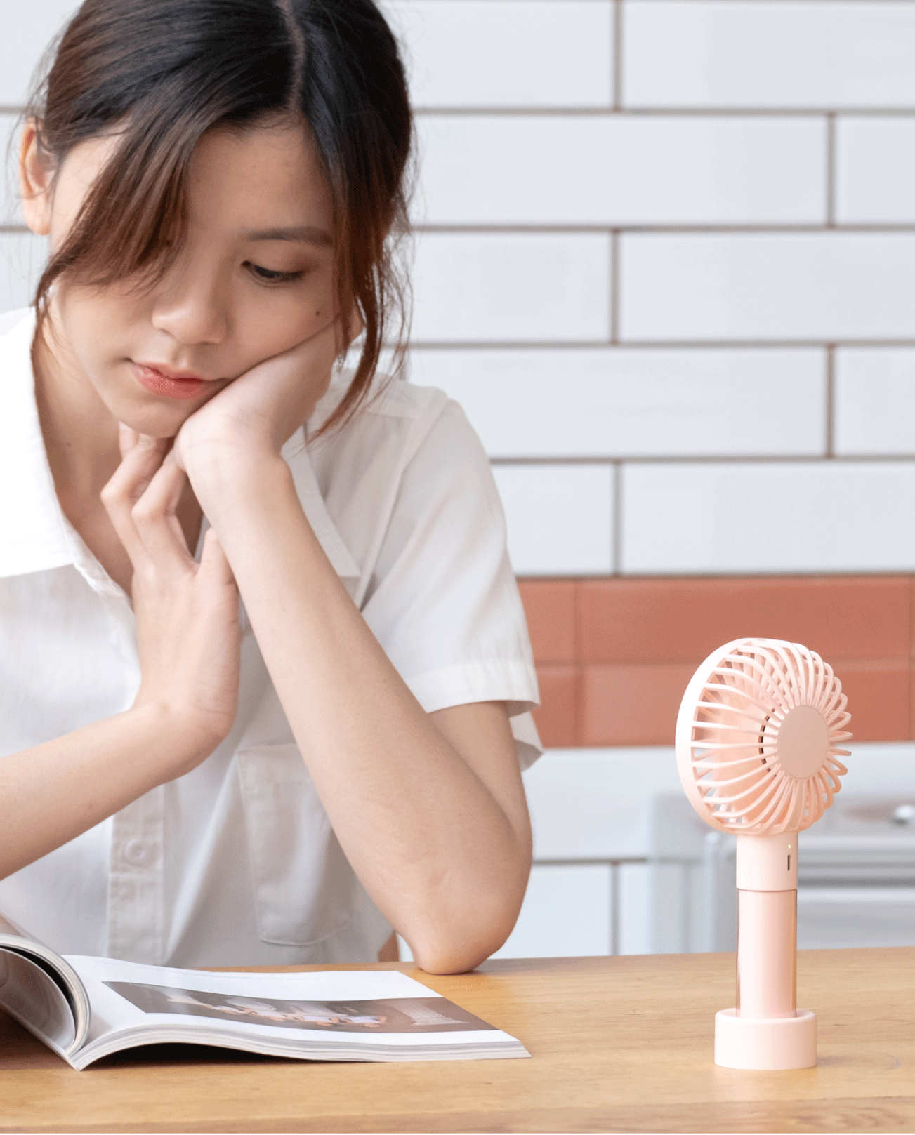 叁活桌面风扇 迷你小风扇学生手持办公室 充电风扇大电量批发便携
