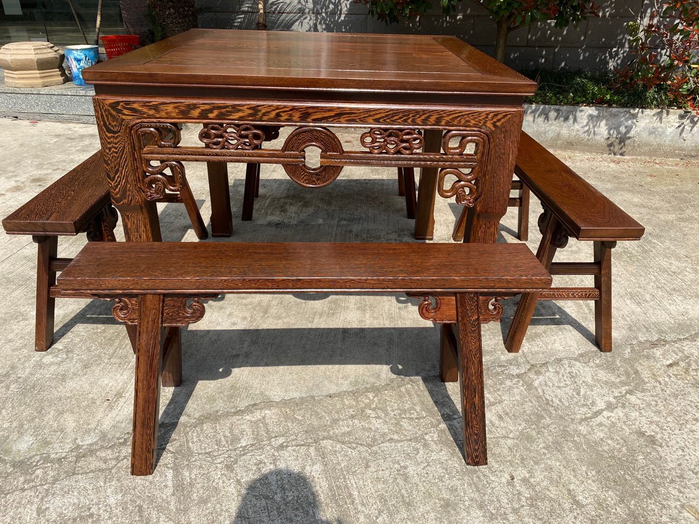 鸡翅木实木 铜钱八仙桌配长条凳四方桌仿古餐桌棋牌桌