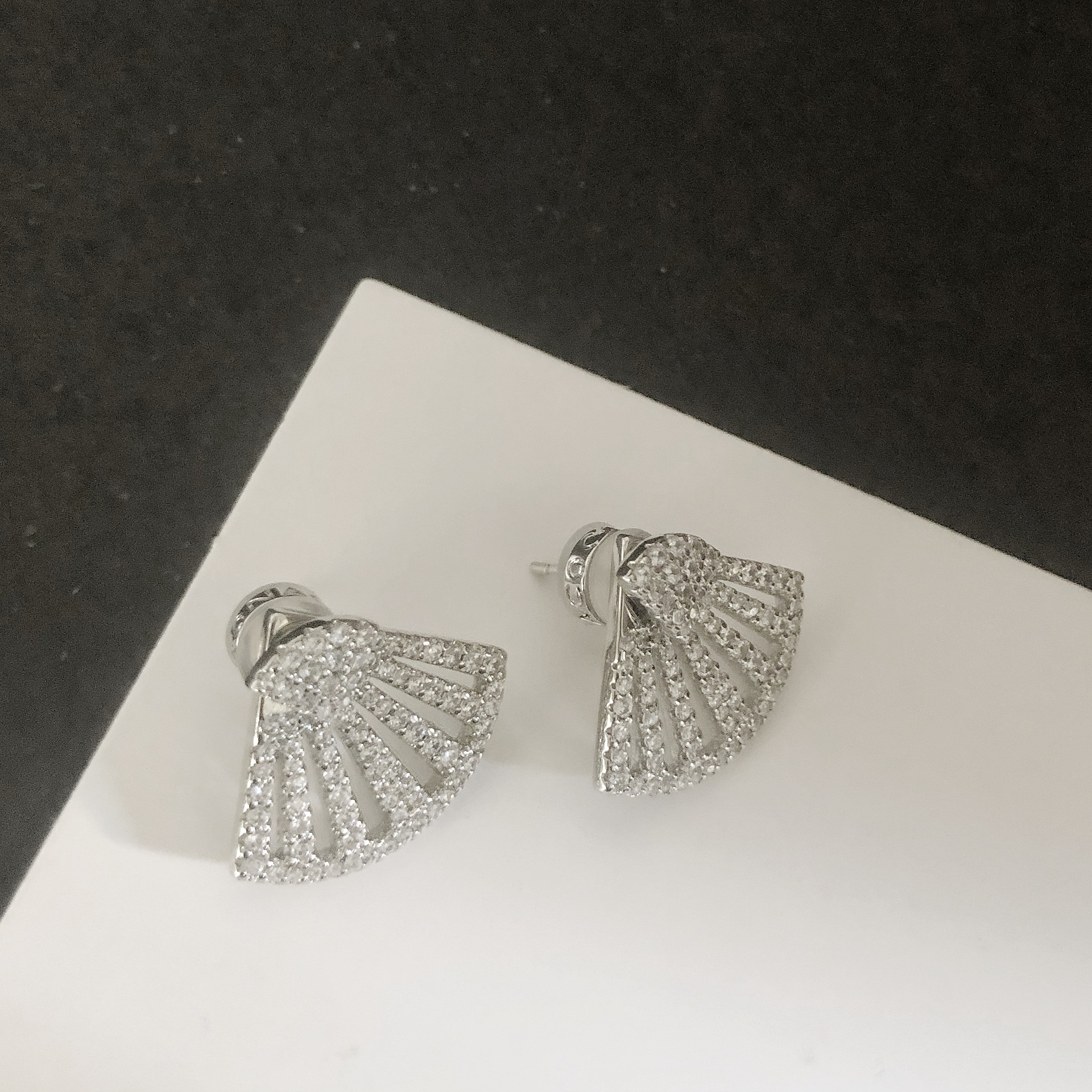 apm镶石扇形耳钉 轻奢镂空优雅法式设计感个性扇子耳环送女友