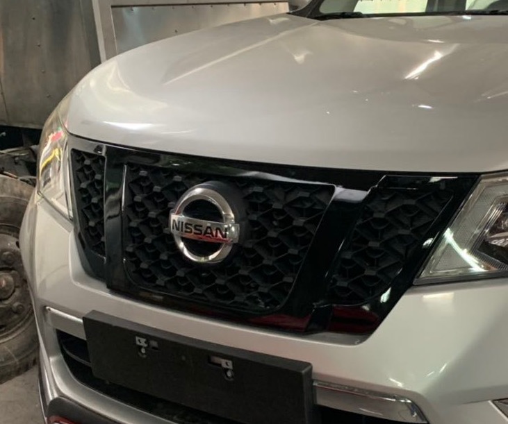 适用于日产途达 改装中网