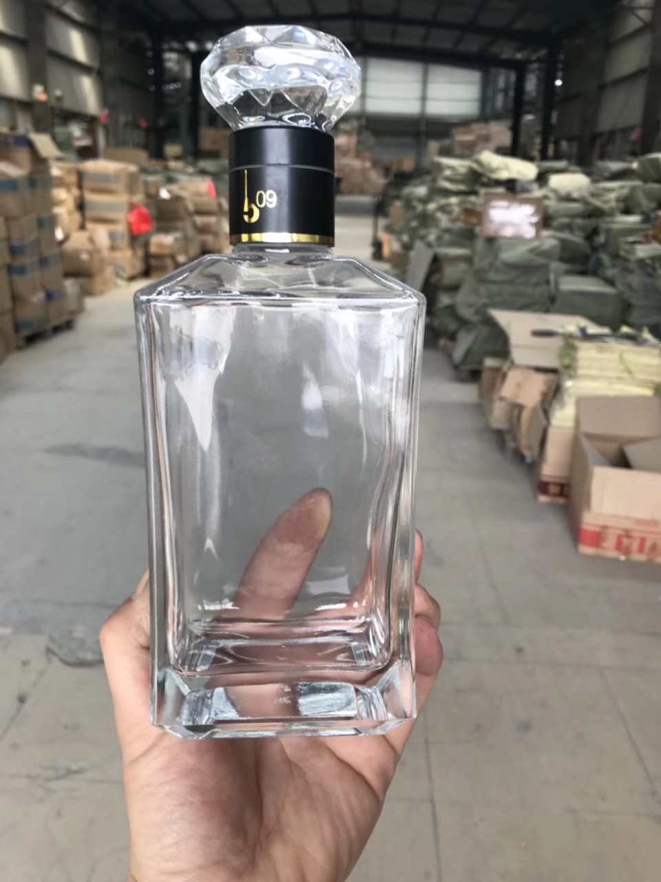 新款创意白酒瓶精白料方瓶500ml一斤装玻璃空酒瓶可定制丝印烤花