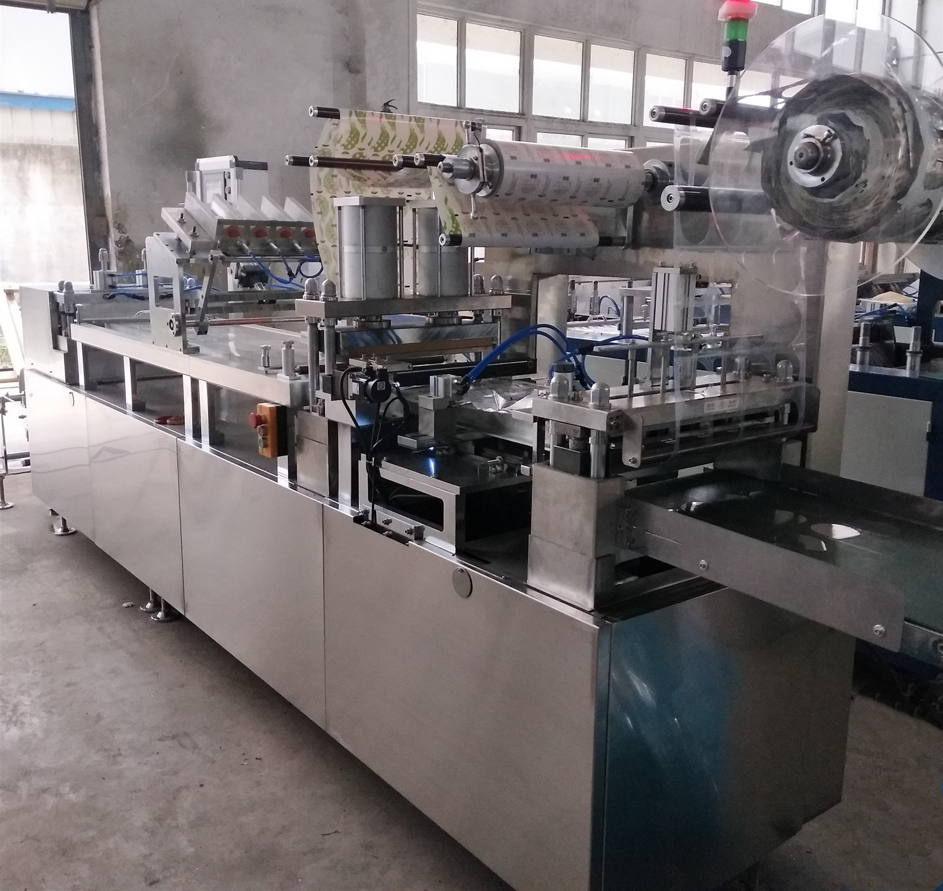 泡罩包装机铝塑纸塑包装机全自动泡罩包装机食品泡罩包装机