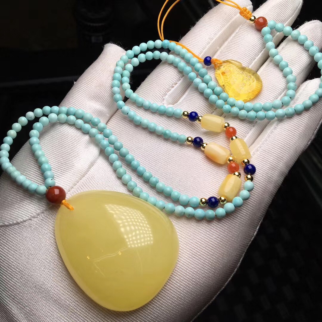 天然蜜蜡水滴吊坠 白花蜜 满蜜 形状饱满规整 搭配绿松石链