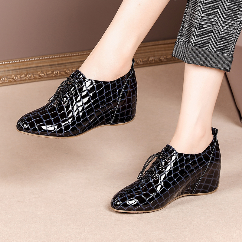 漆皮单鞋女内增高2020春季新款漆皮系带坡跟鞋时尚女士英伦小皮鞋