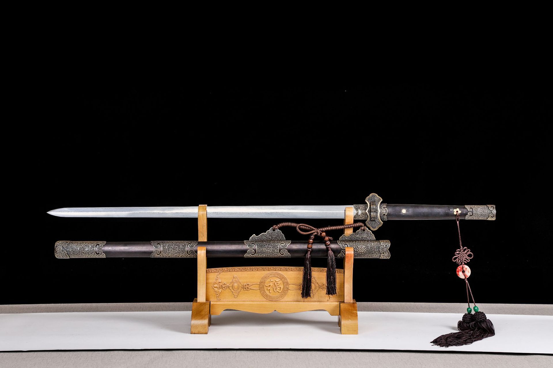 龙泉市刀剑花纹钢镇宅宝剑仿古铜传统手工锻打硬剑影视刀具未开刃