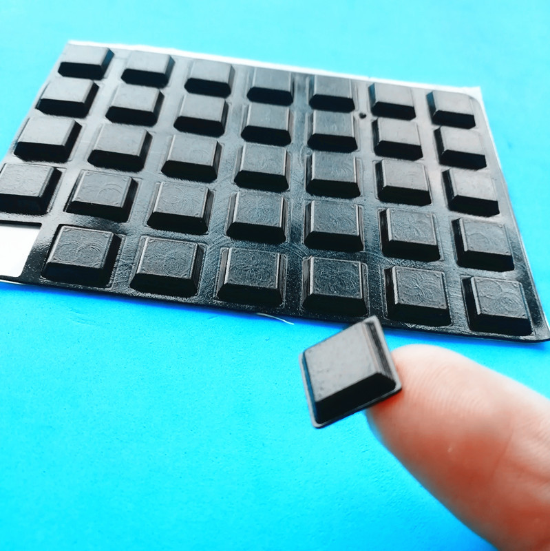 厂家定制黑色方形硅胶垫 笔记本电脑底座防滑减震垫 哑面梯形胶垫