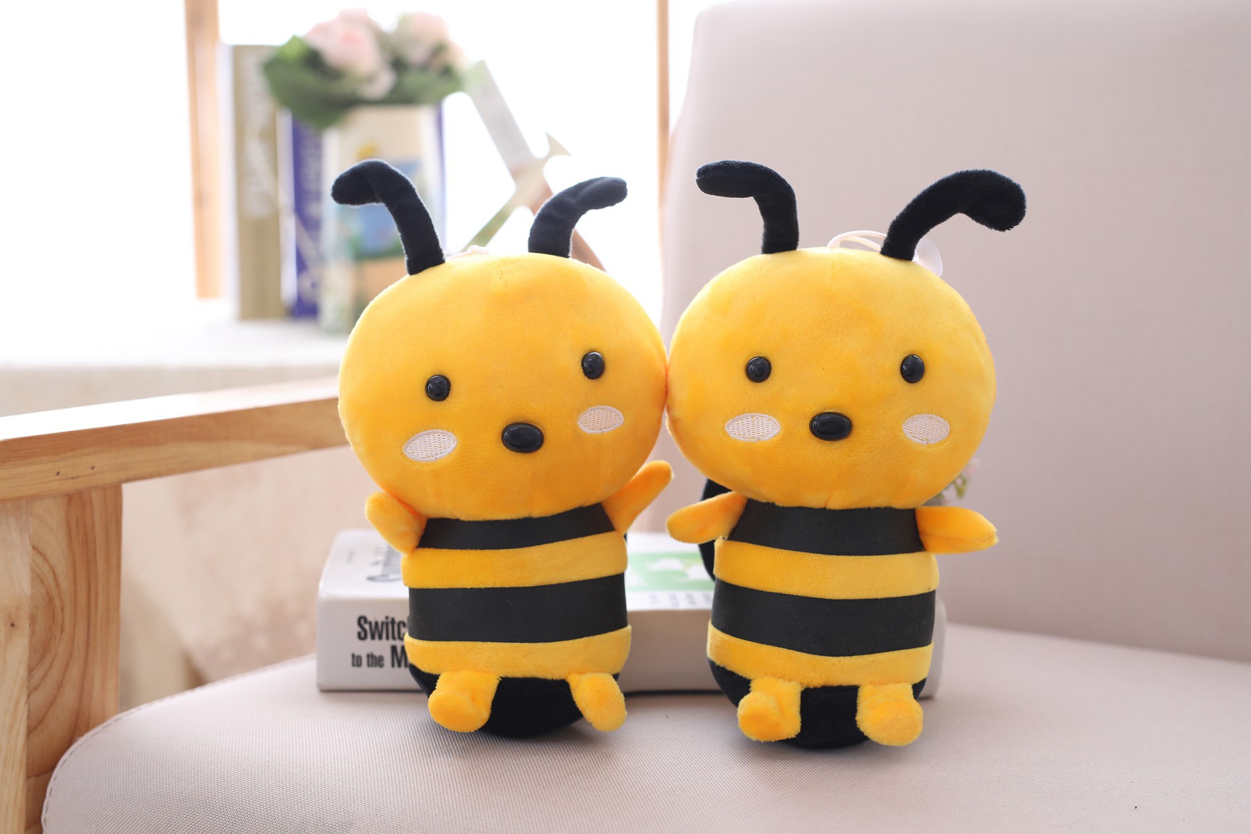 可爱小蜜蜂公仔毛绒玩具蜜蜂玩偶婚庆抛洒礼品布娃娃结婚抓机娃娃