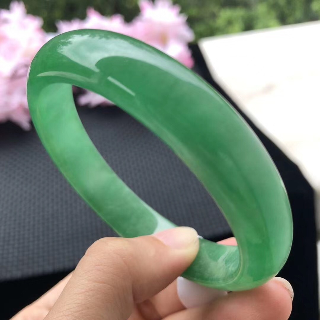 翡翠玉手镯女款绿玉石玉镯子圆条玉镯带证书包邮