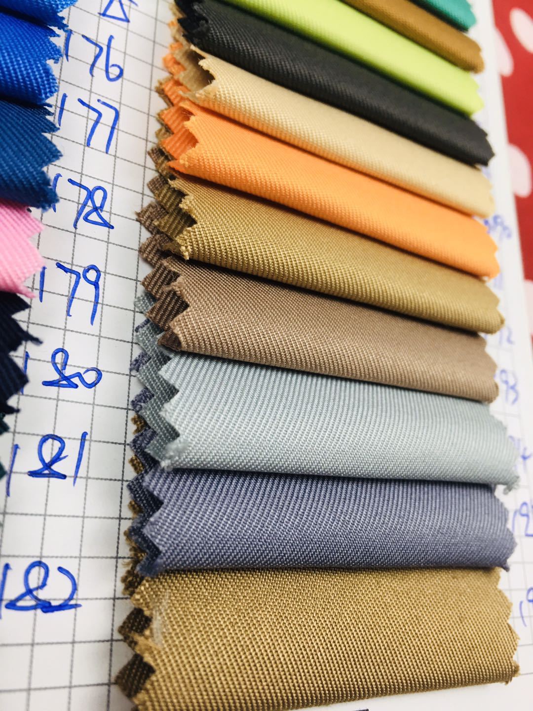 现货加厚柔美呢服装布精纺呢涤纶西装工装呢制服呢围裙工作服面料