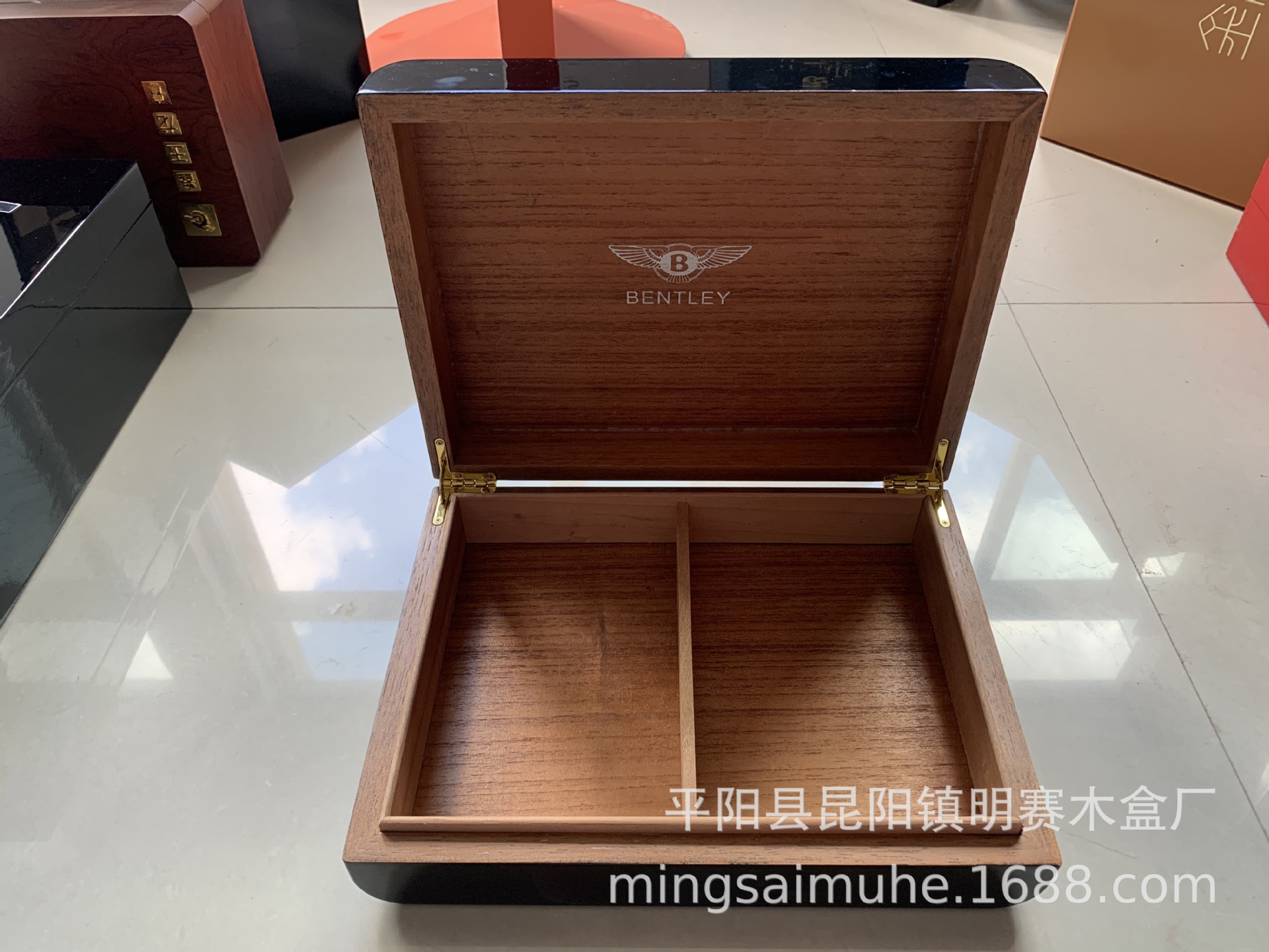 宾利烤漆雪茄盒 钢琴漆雪松木盒 十支装 雪茄实木包装盒 香烟木盒