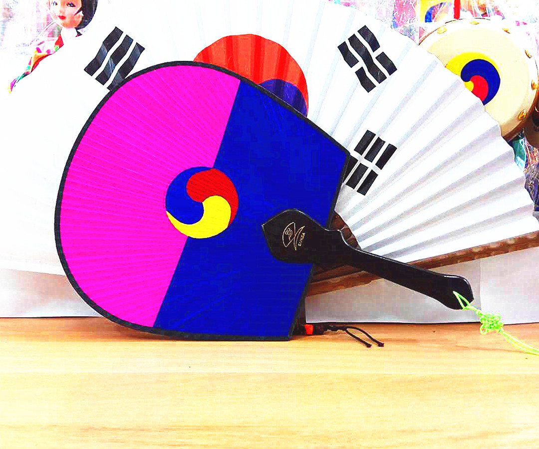 韩国太极扇子绸缎手柄扇子工艺品韩式餐厅家居装饰品墙壁挂件礼品