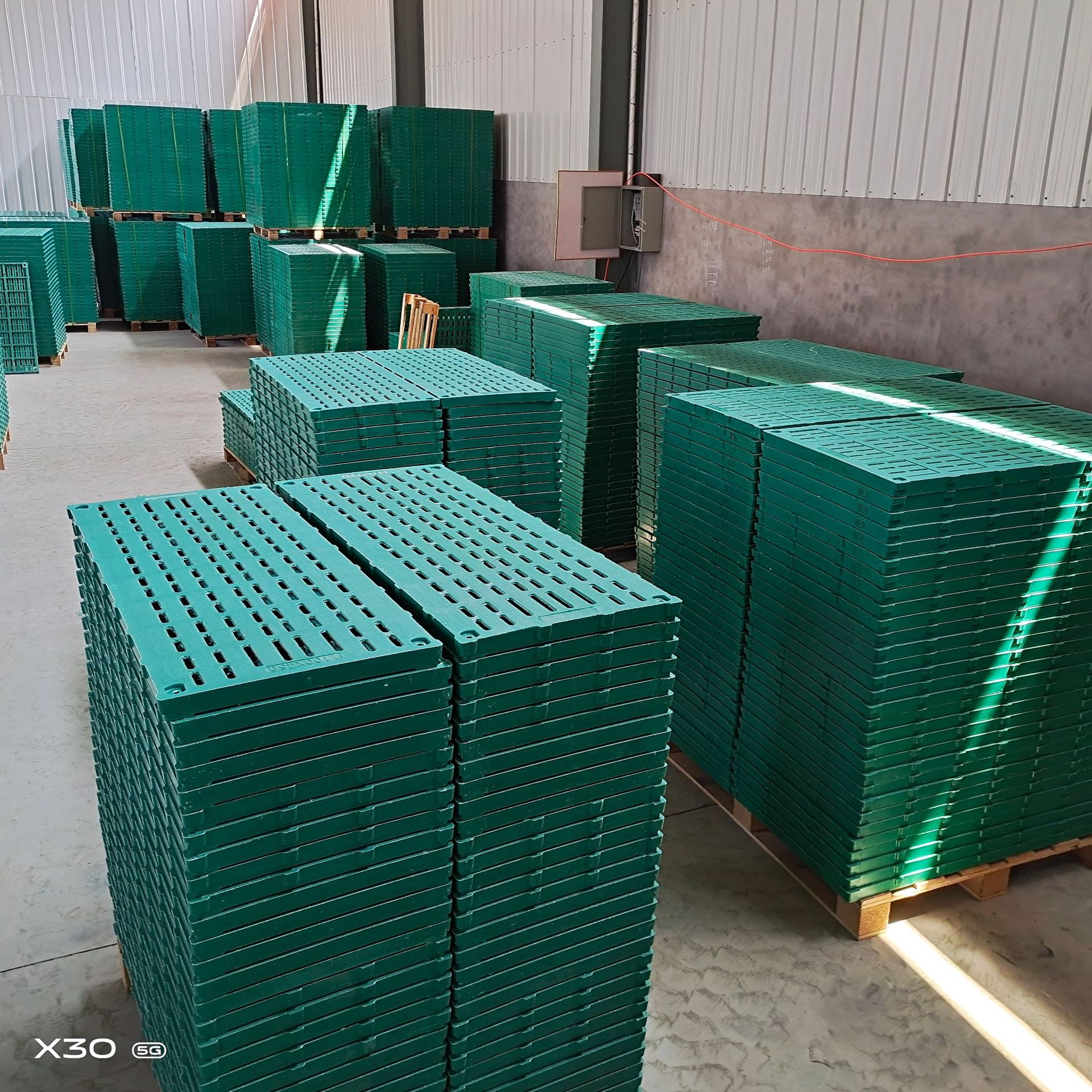 现货供应养殖漏粪板 高分子复合漏粪板 猪羊通用漏粪板 漏粪板