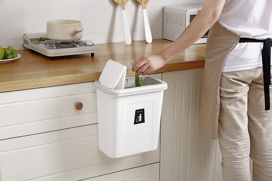 厨房垃圾桶橱柜门悬挂式塑料滑盖防臭带盖桶分类壁挂易清洗垃圾篓