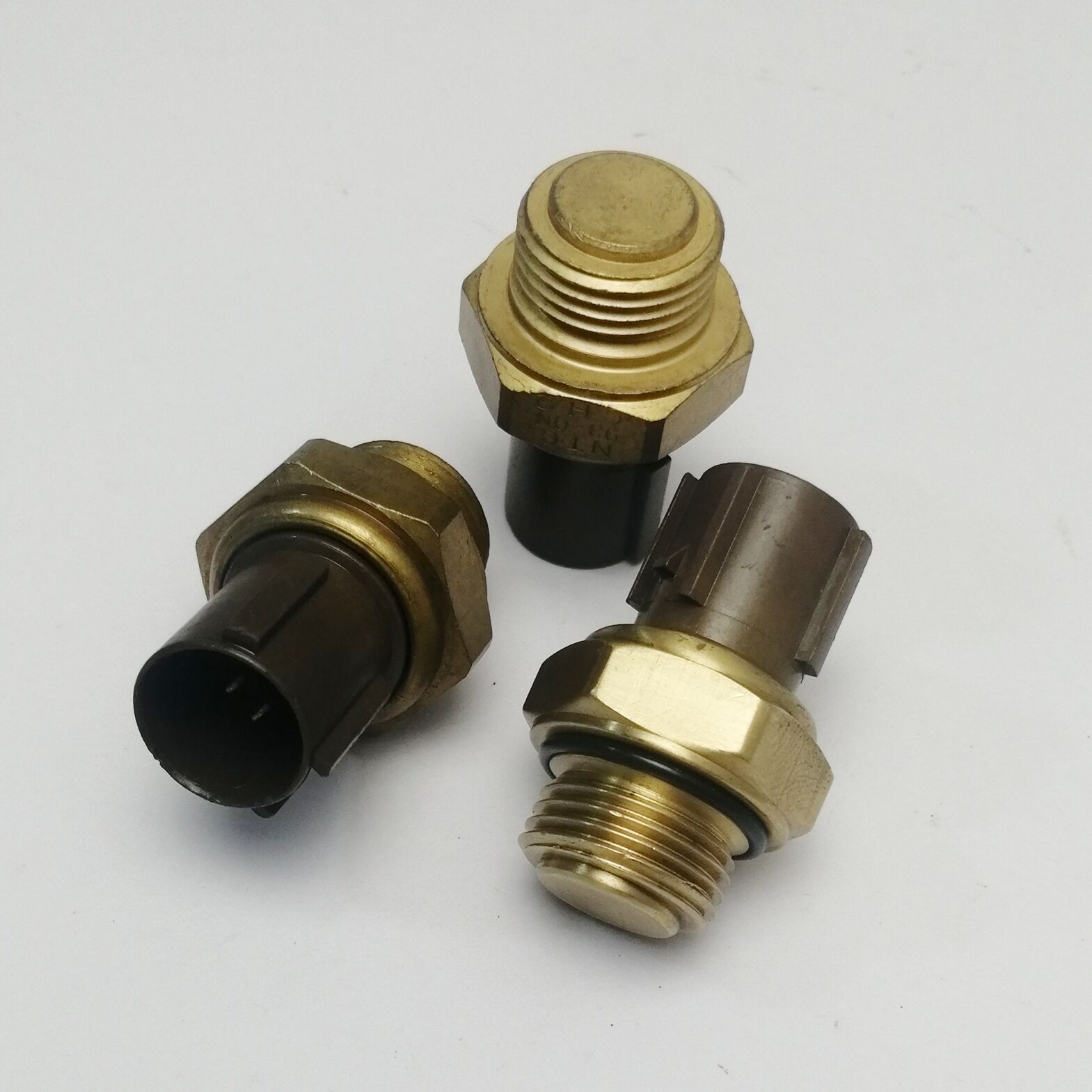 适用于本田雅阁思域crv罗浮发动机热敏水温传感器37760-p00-003