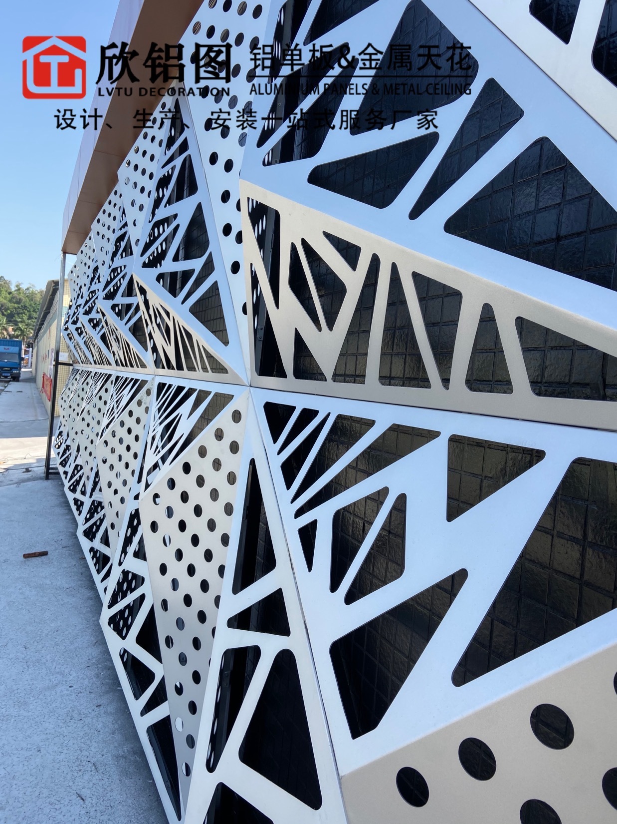 厂家定制外立面铝合金装饰板镂空雕花板氟碳金属板3mm灰色铝板