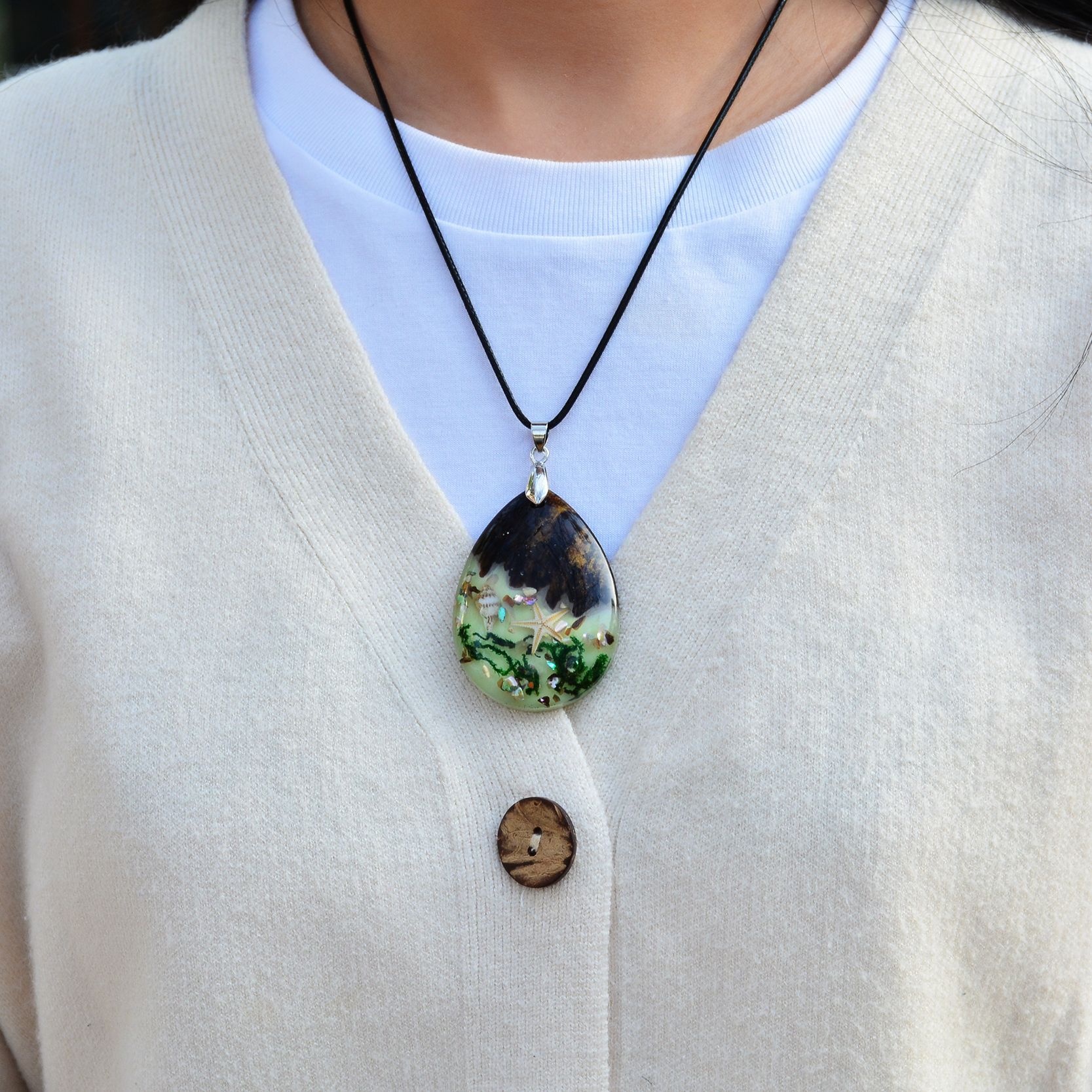 新款 木头树脂夜光吊坠项链 手工滴胶项链水滴吊坠项链厂家批发