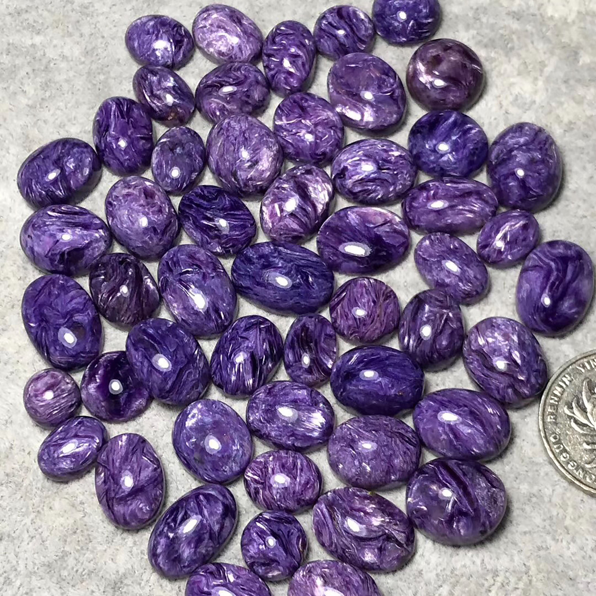 天然俄罗斯紫龙晶裸石戒面 紫浓色查罗石吊坠diy饰品可塘厂家批发