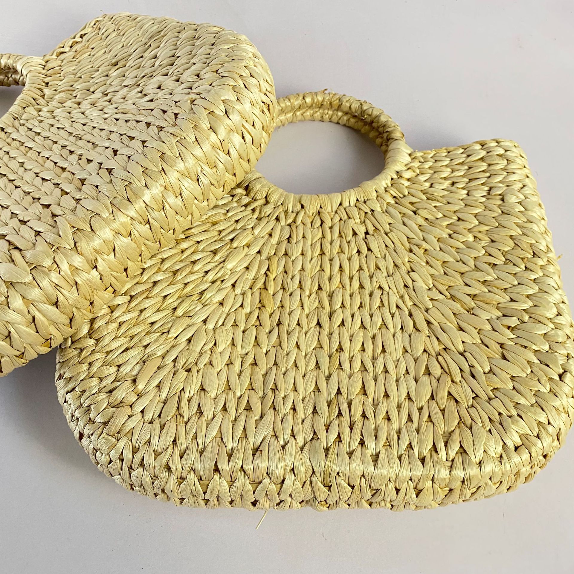 秋冬季简约蒲草手工编织包 街拍手拿包 现货供应欢迎选购