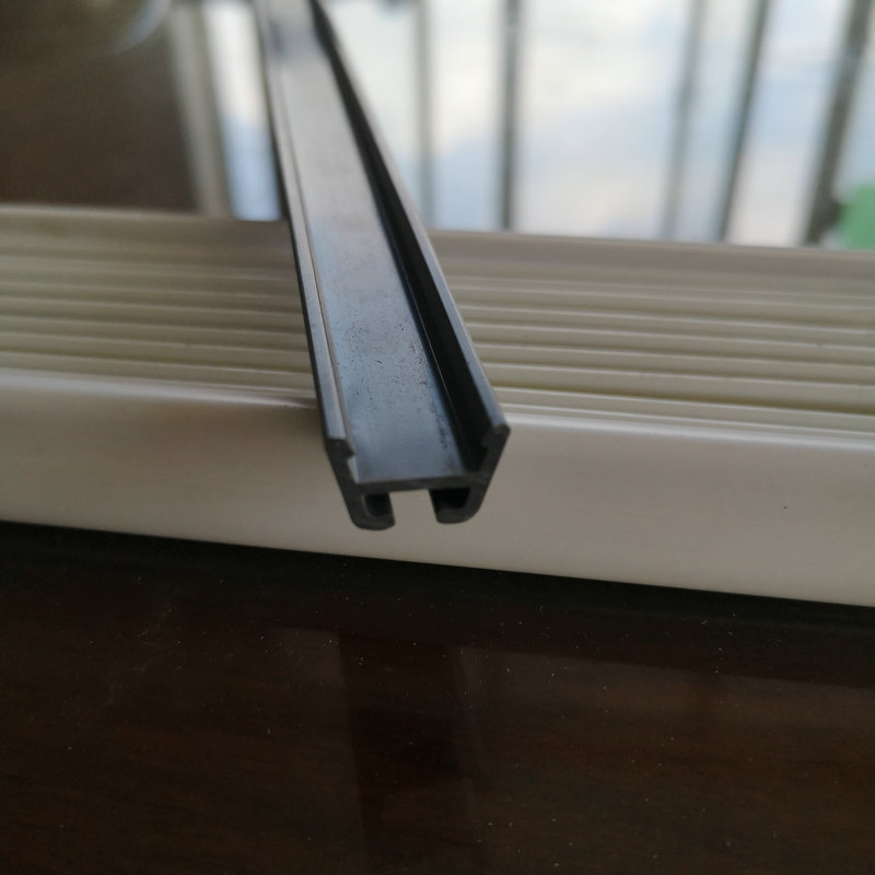 厂家直供生产设计塑料包边条 u型 挤出塑料压条 双色t型塑料条