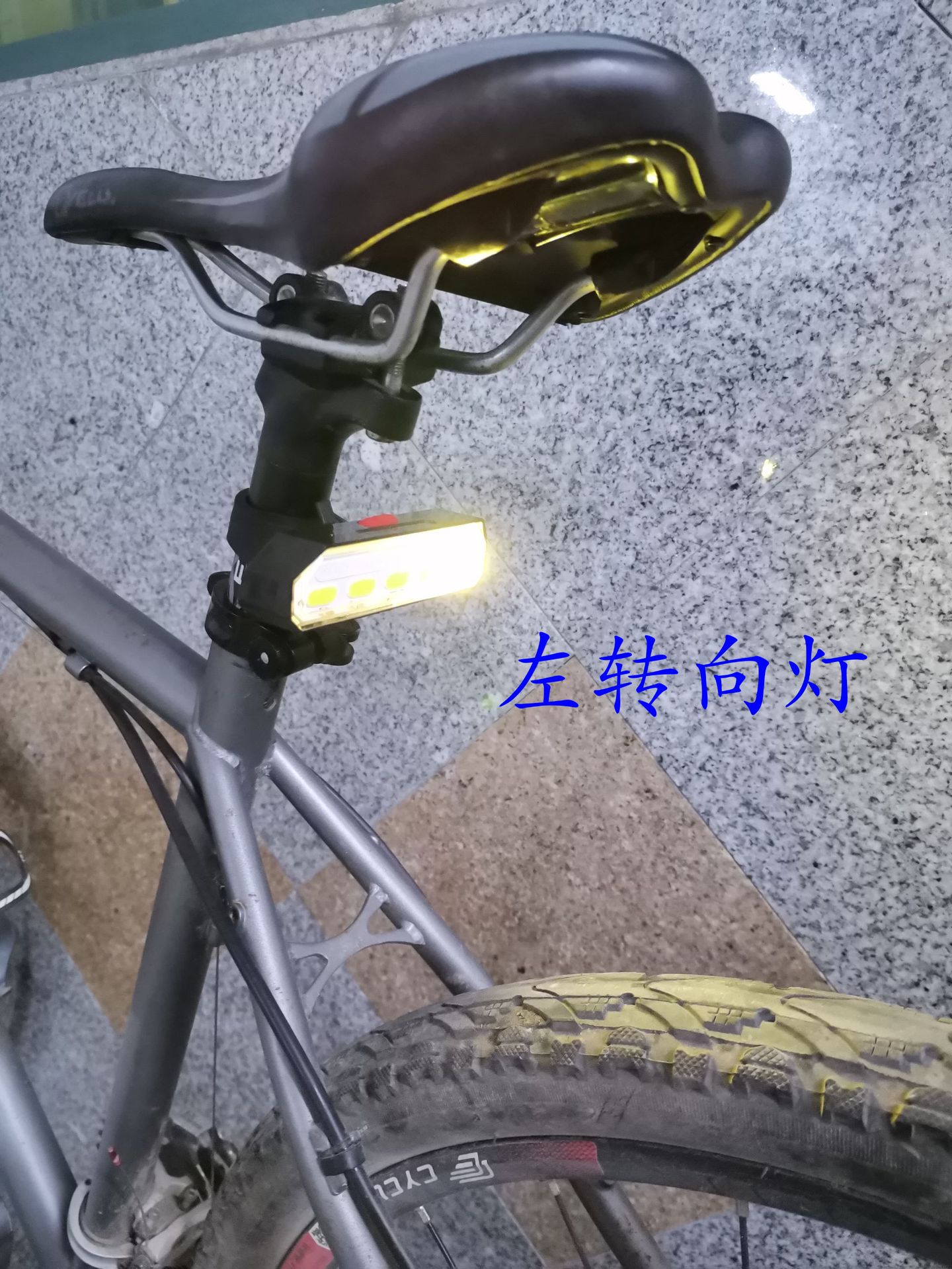 eray自行车尾灯无线控制转向灯led尾灯usb直充骑行装备