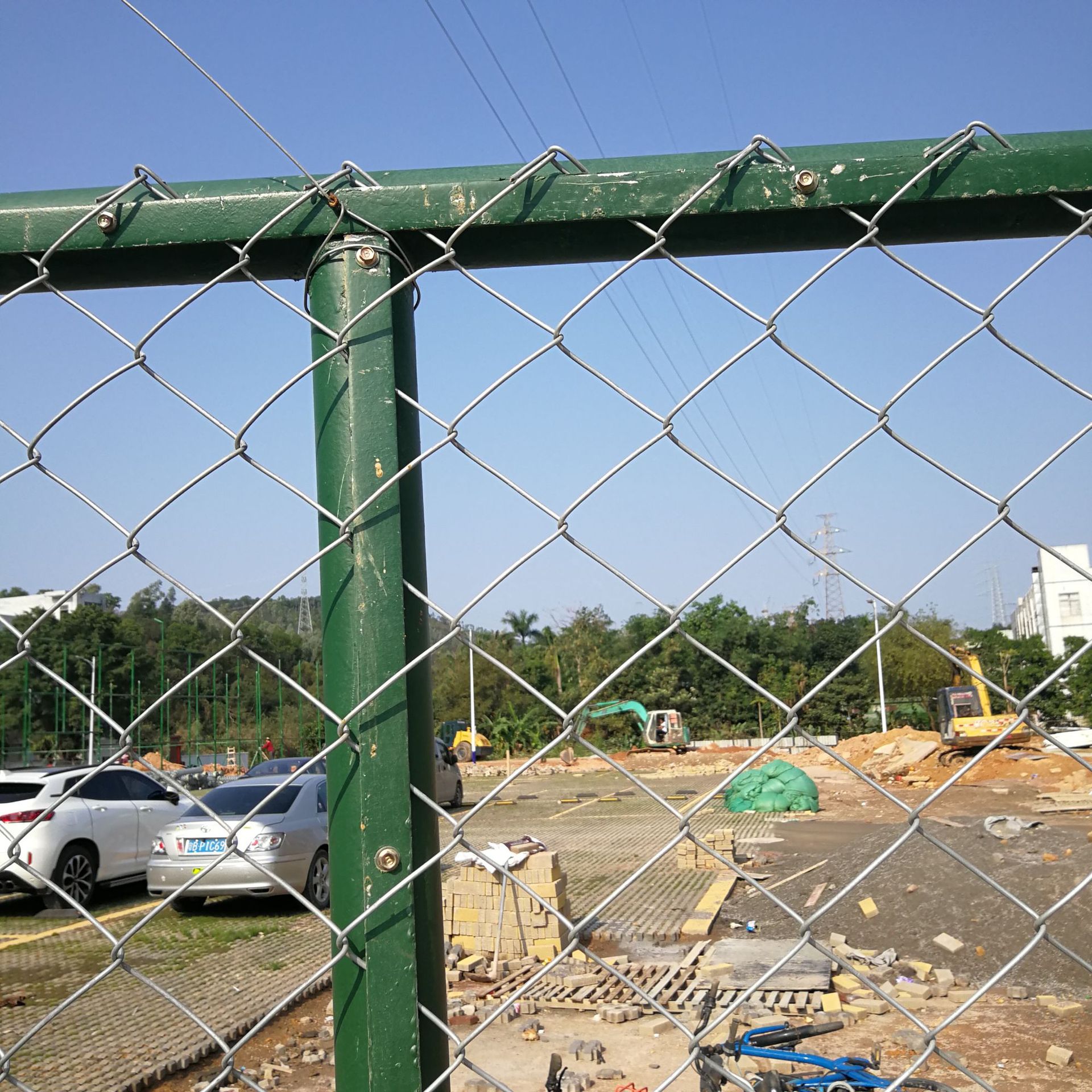 护栏网围网 篮球场足球场勾花防护网 体育场铁丝钢丝网