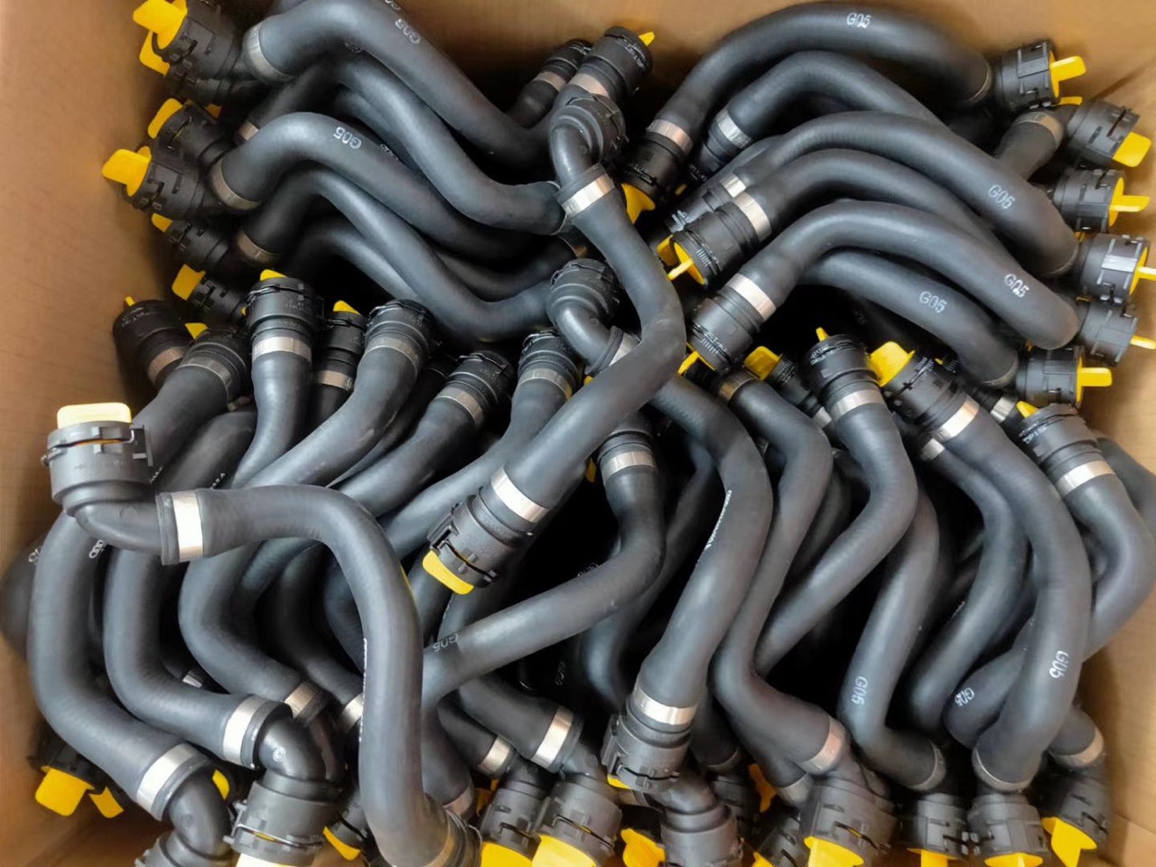 厂家批发适用奥迪a4lb8pab9q5la6lc7c8上下水管冷却水管暖风水管