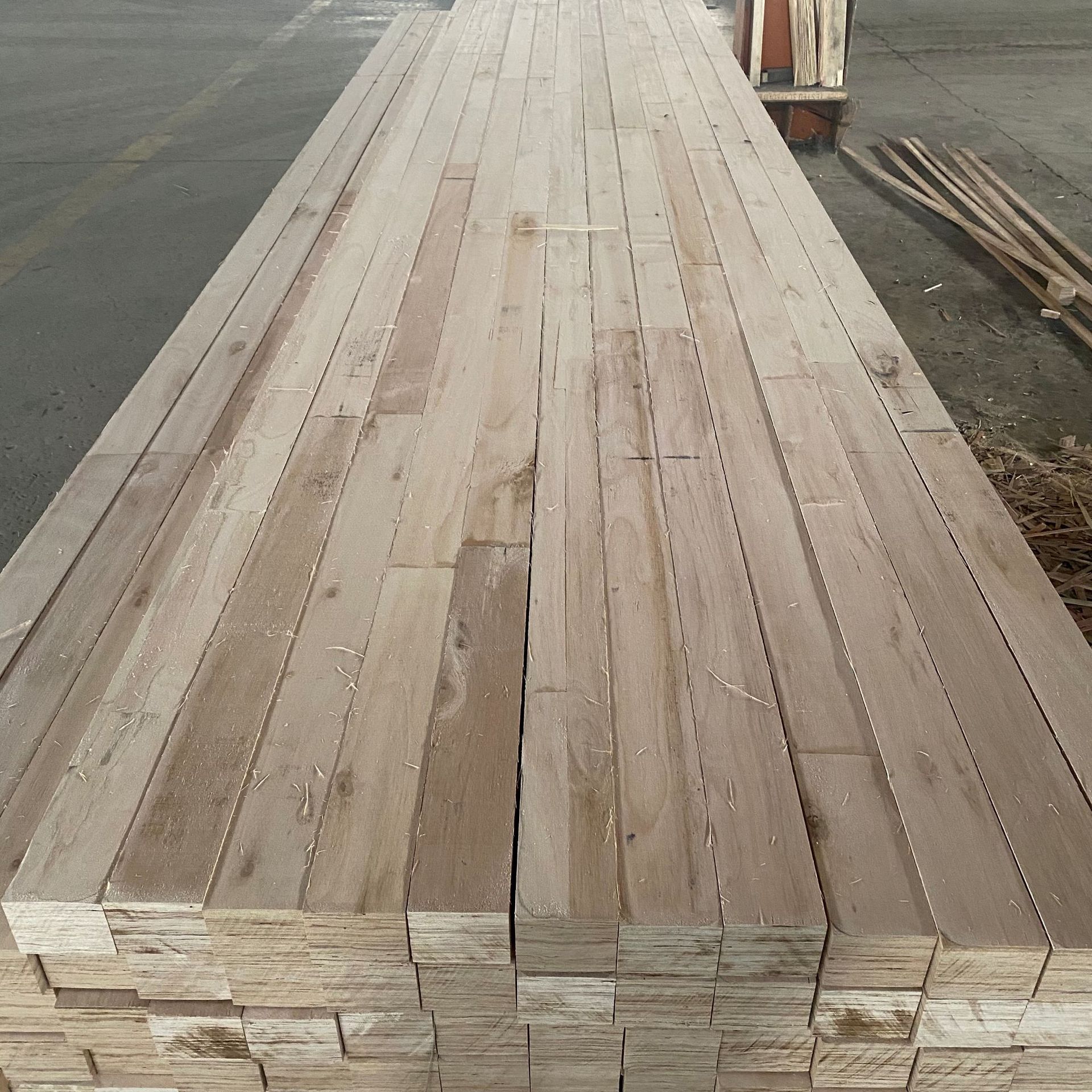 厂家出口国外市场建筑用全桉木顺向板lvl家具级桉lvl