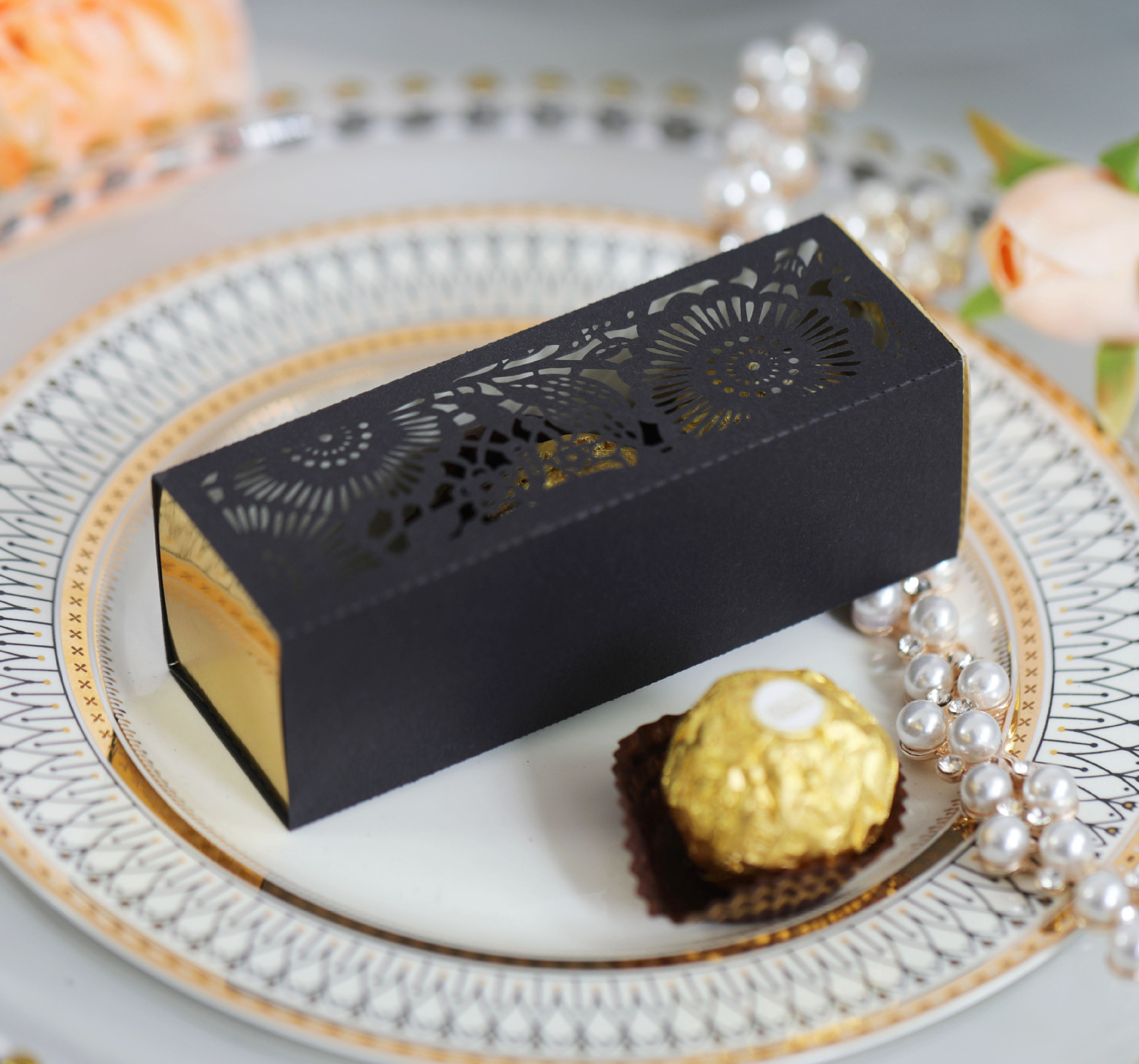 亚马逊生日派对激光喜糖盒 节日银色镂空玫瑰花巧克力盒 浙江批发