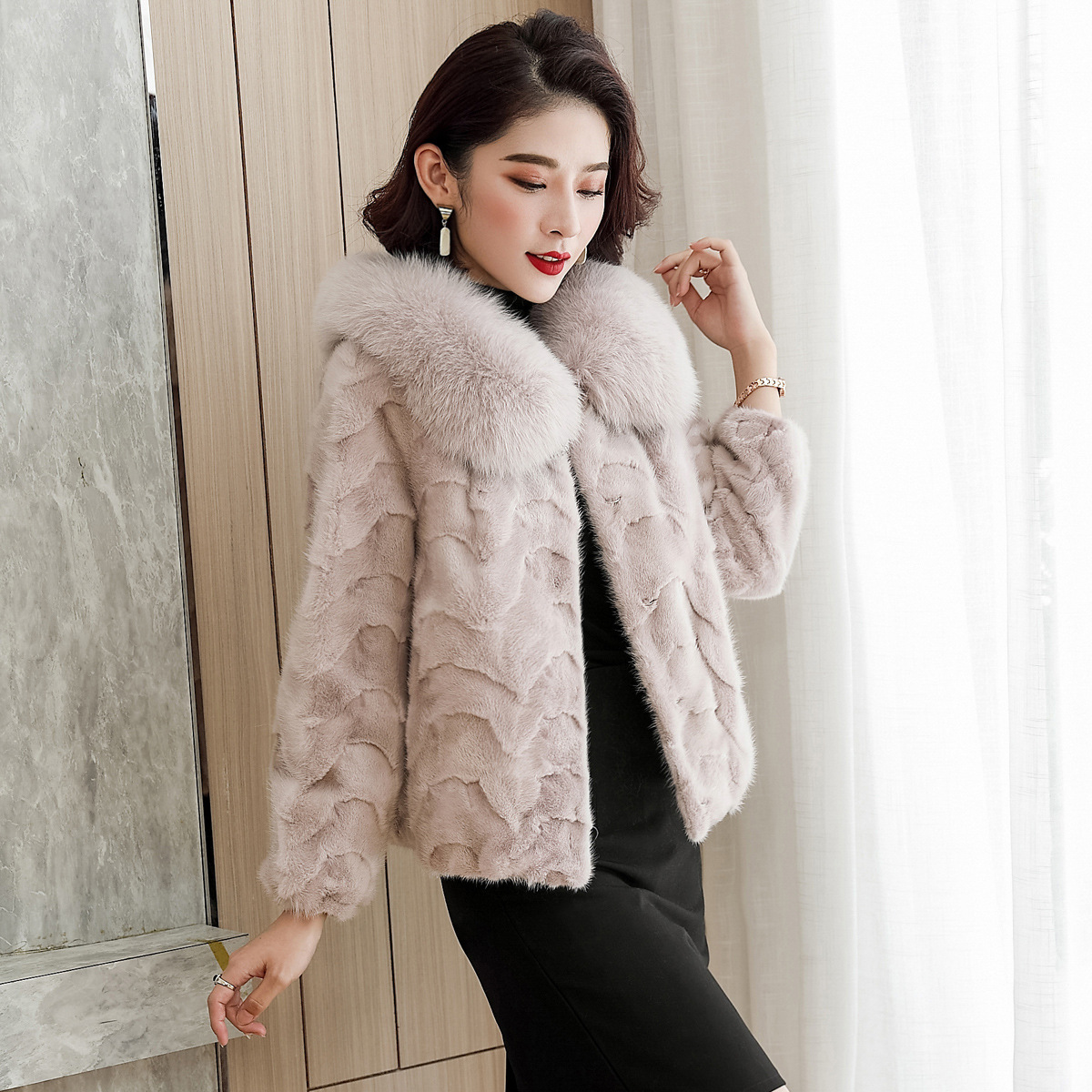 新款2020水貂皮草外套女短款狐狸领貂皮大衣海宁拼貂皮毛一体