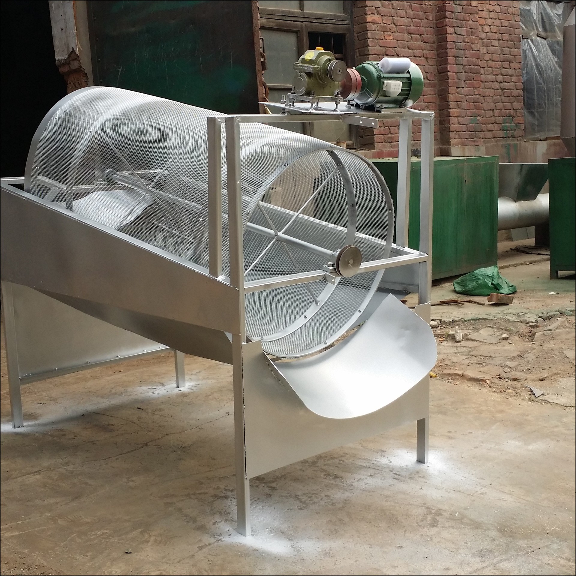 定制 封闭型木屑滚筒筛 小型锯末筛分机 大型沙场用砂石筛分机