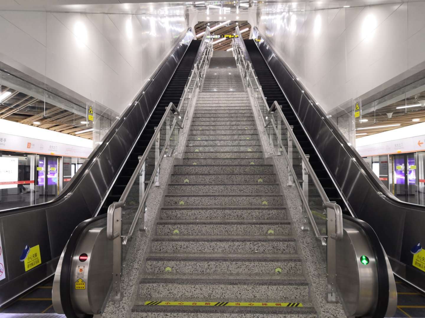 地铁不锈钢栏杆靠墙扶手出入口栏杆