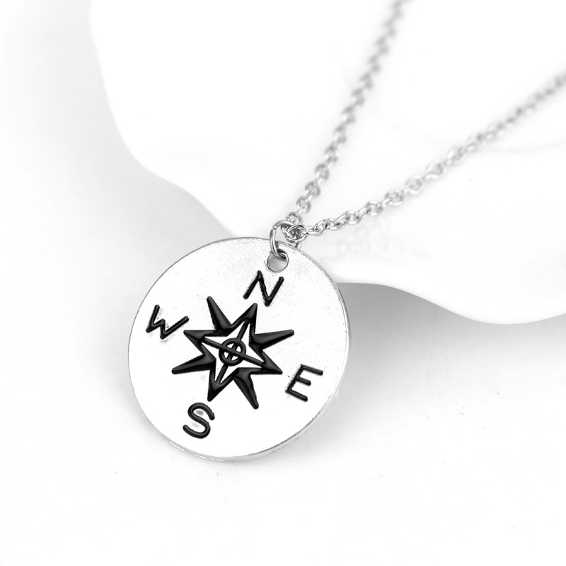 热卖新款指南针罗盘字母标志情侣合金项链吊坠厂家直销diy定制