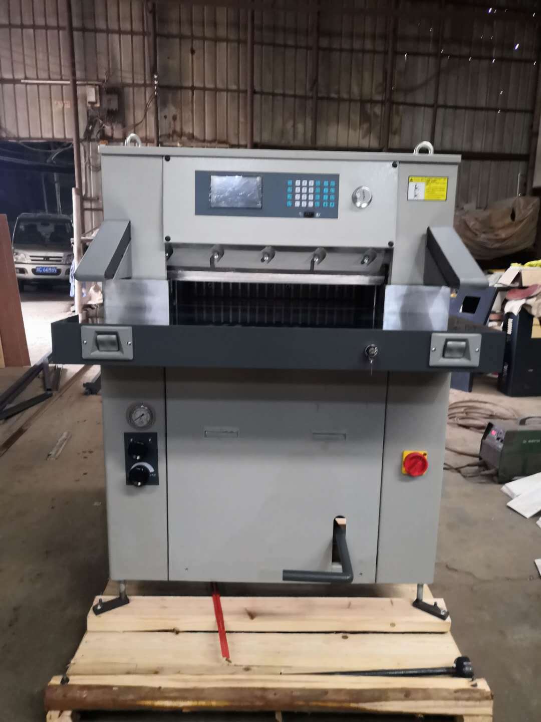 国品 670液压程控切纸机 办公裁纸机 厂家直销小型液压切纸机