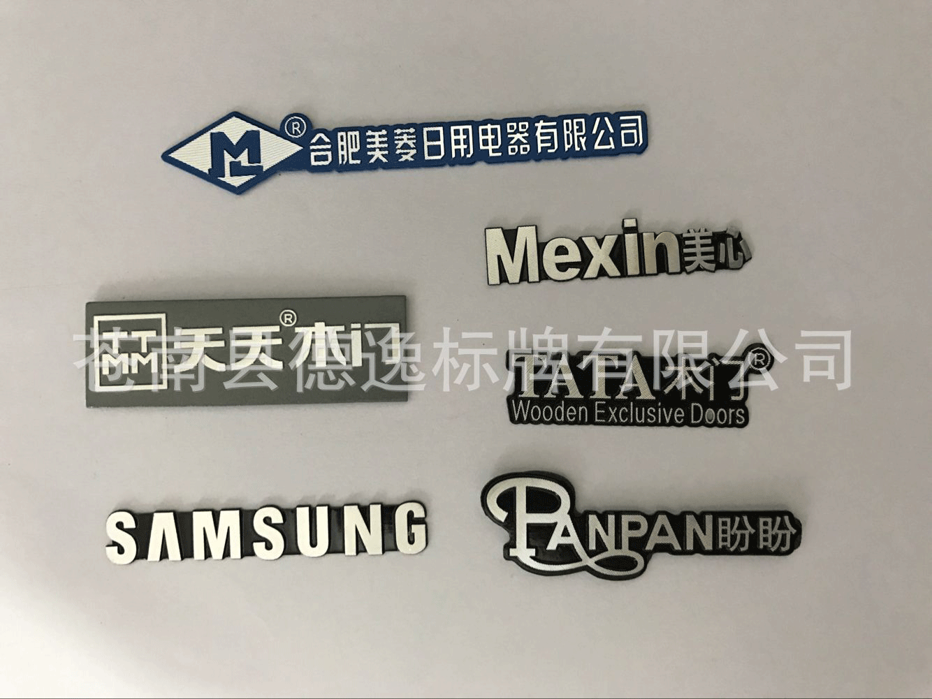 金属铝牌tata木门 盼盼木门 欧派木门家具门窗九牧卫浴高光铝标牌