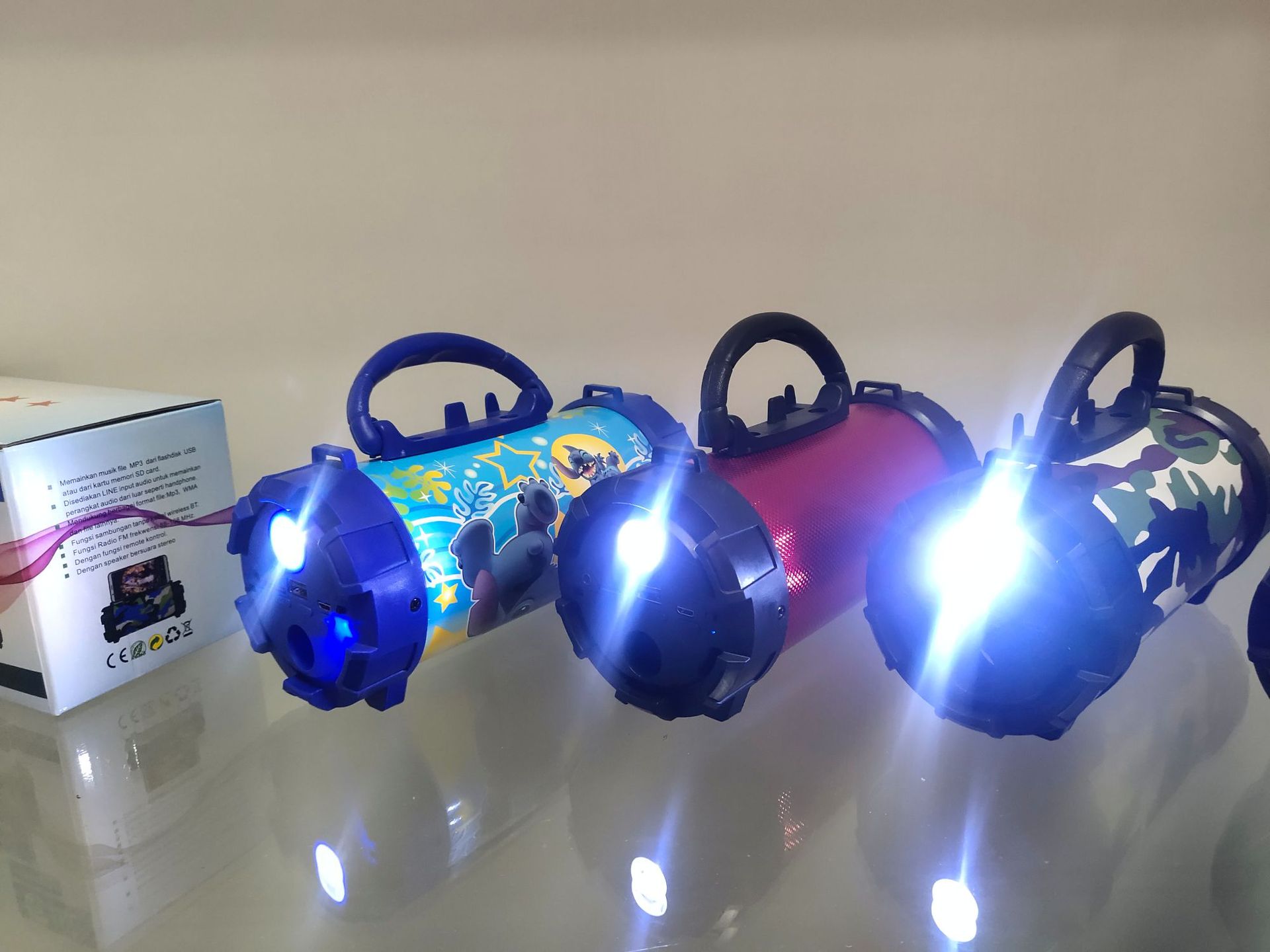 电池蓝牙音响3寸手提支架手电筒插卡newbt-speaker厂家户外小音箱