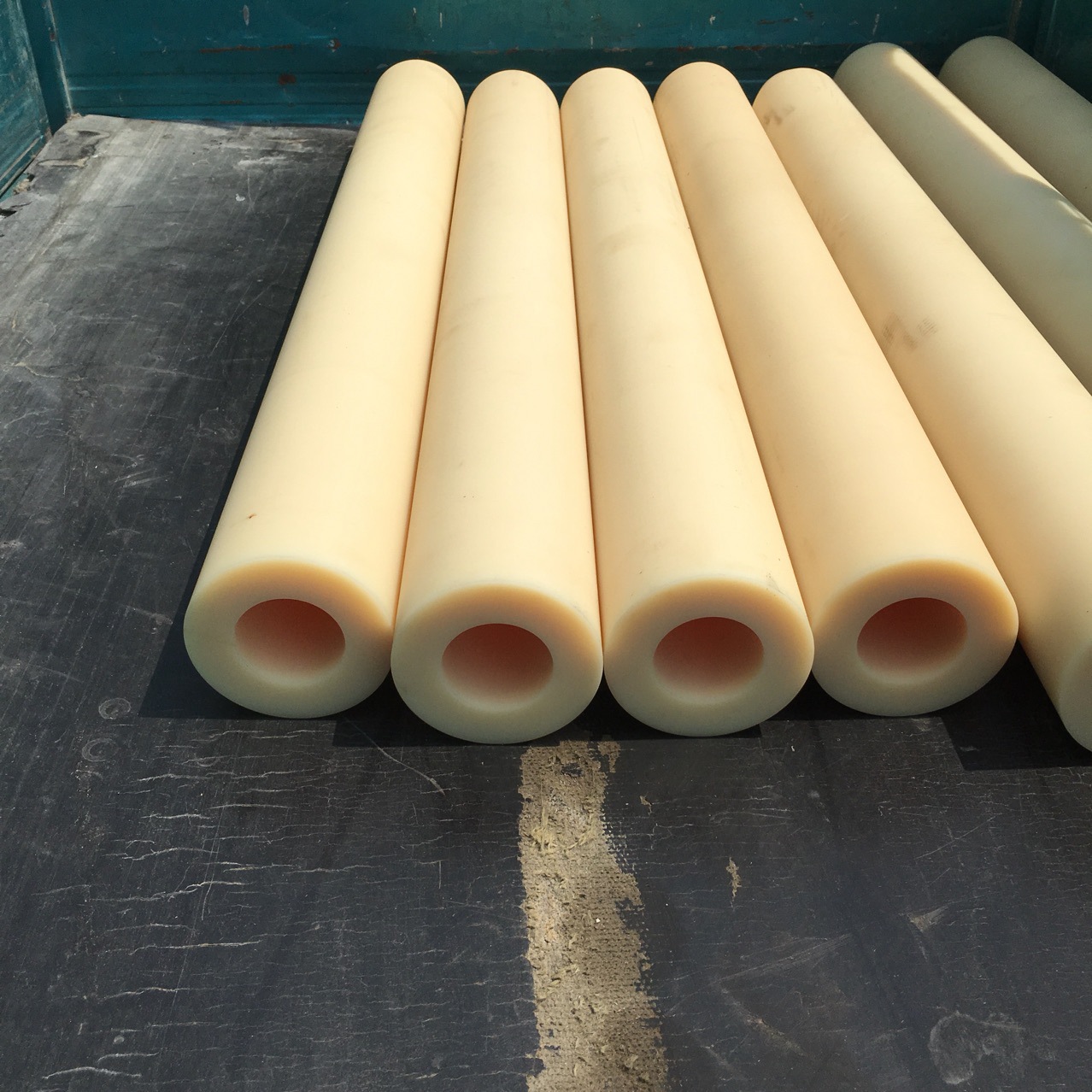 厂家生产pa尼龙空心管 含油尼龙管套加工米黄色耐磨尼龙管异形件