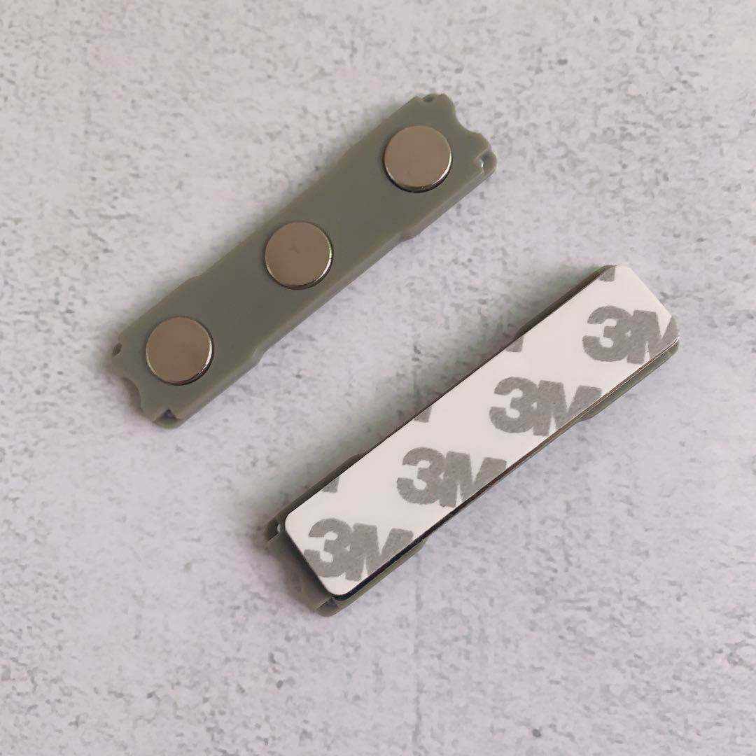 强力胸牌磁铁64*16mm塑料三颗磁铁胸牌配件吸铁石工号牌