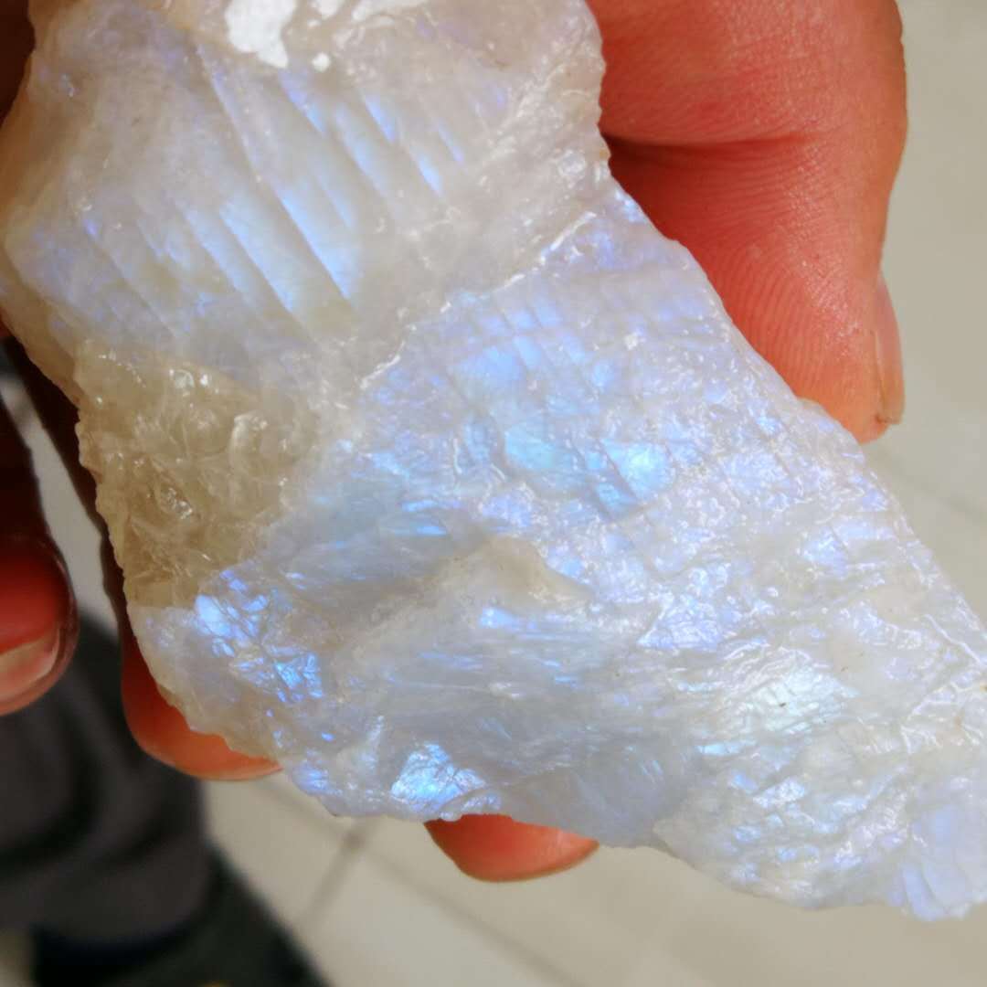 批发天然白月光石原石 蓝色月光晶体 原石矿物雕刻料