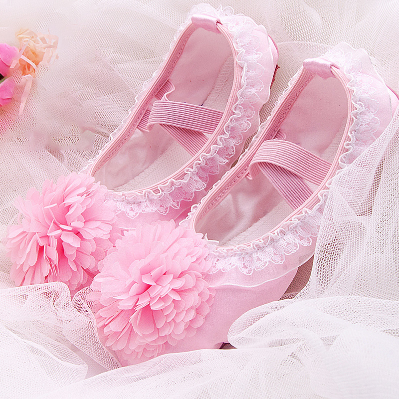 儿童舞蹈鞋小女孩子芭蕾舞鞋幼儿园宝宝跳舞鞋缎面蕾丝花边大花朵