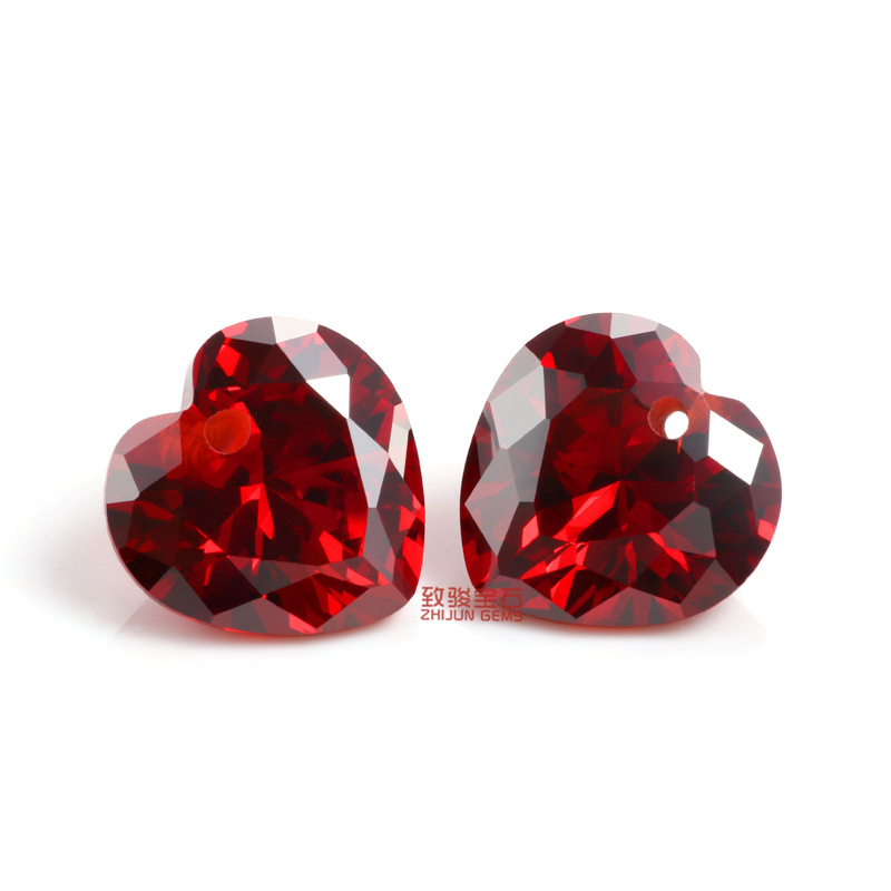 厂家直销 心形石榴红色锆石打单孔裸石戒面 合成cz宝石大红色打孔